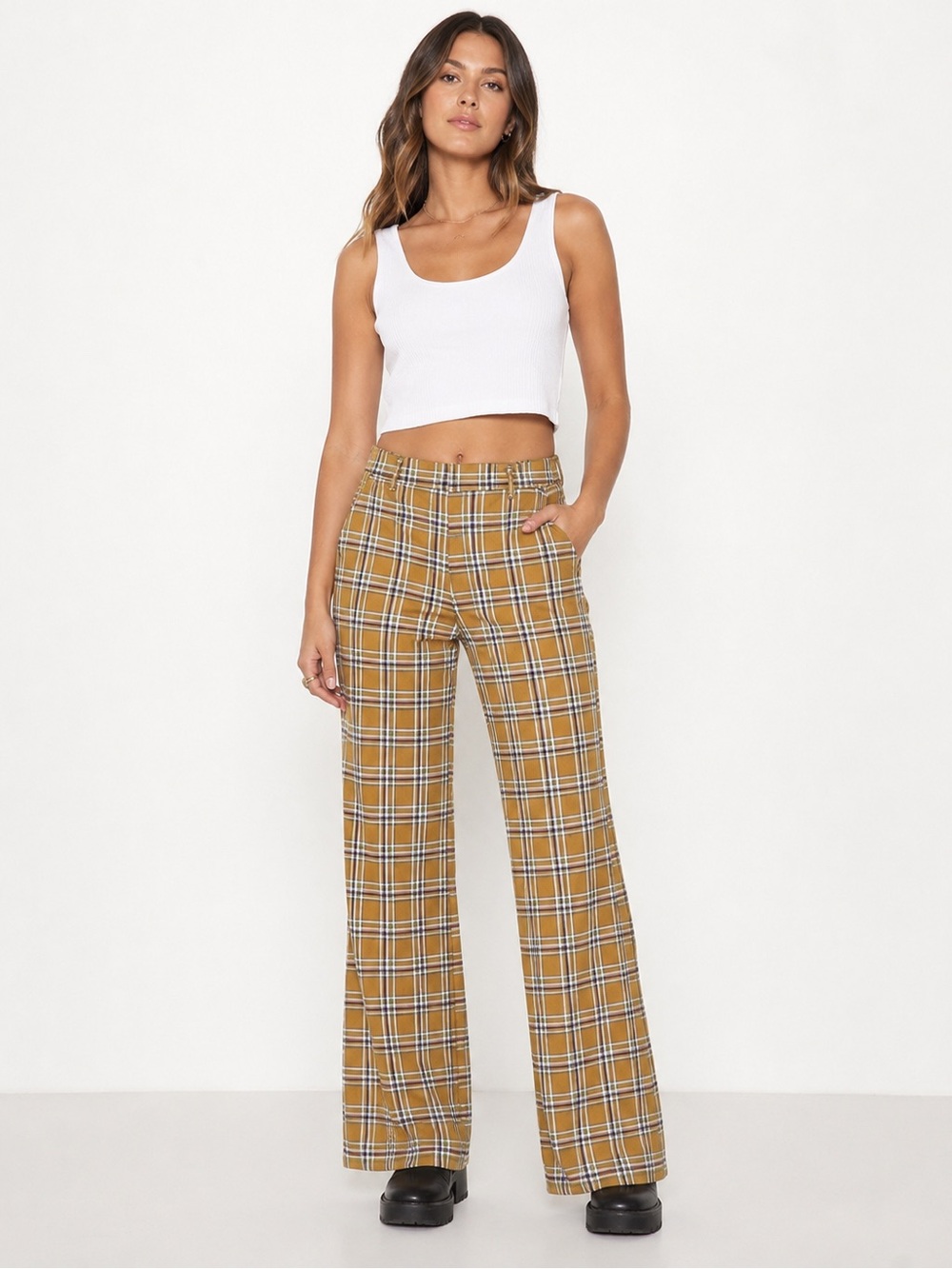 Urban Outfitters flare pants size 6 flare leg